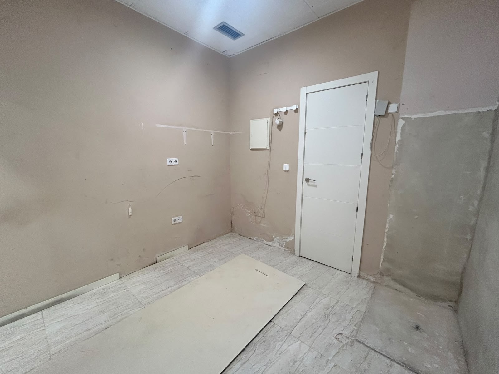 LOCAL COMERCIAL EN ALQUILER EN SAN ISIDRO, GETAFE